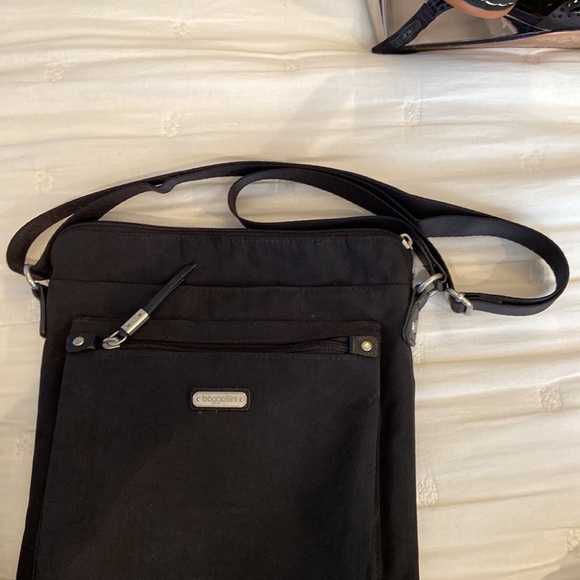 Baggallini crossbody nylon bag. - Picture 4 of 4